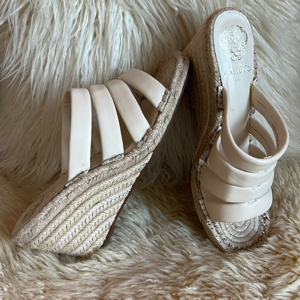 Vince Camuto Size 8.5 Off White wedge